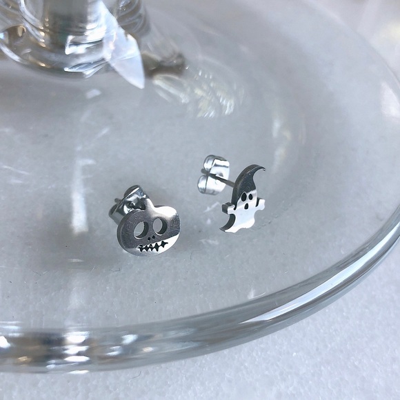 Halloween 🎃 and 👻 stainless steel stud earrings - Picture 2 of 9